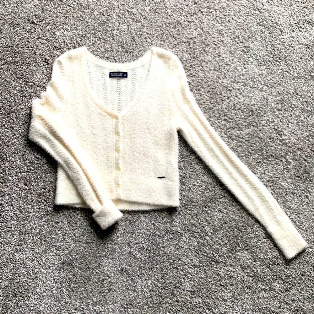Soft AF Abercrombie & Fitch cream sweater, never worn!